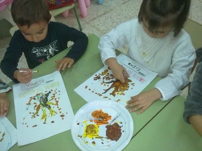 peinture avec des cotons-tiges pour petits enfants