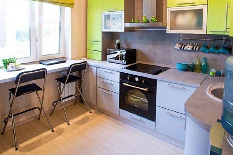 Функционалност на малка ъглова кухня - Перваза на прозореца като част от кухненски комплект