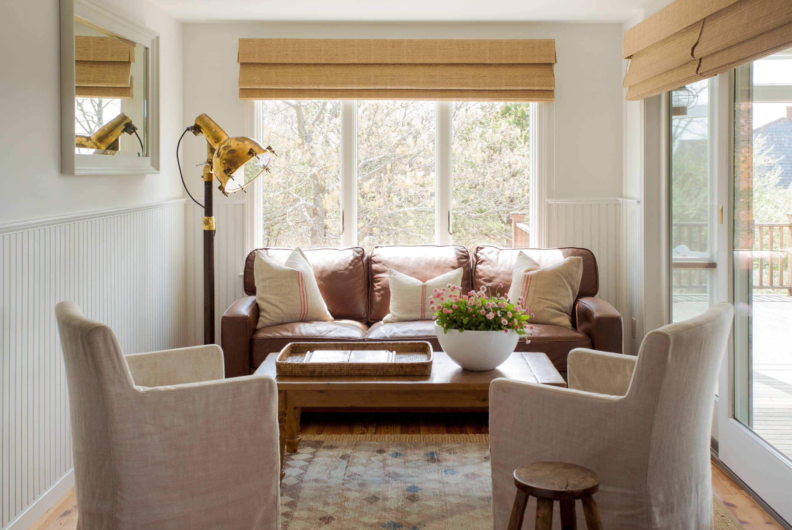 Eine ausgezeichnete Designlösung wird ein Wohnzimmer in Beigetönen sein, es wird elegant und geschmackvoll aussehen.