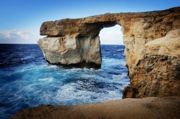 malta wakacje lazurowe okno wyspa gozo