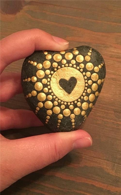 Manala wzór malowanie kamieni ze złotym sercem