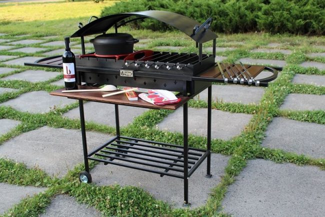 Praktischer tragbarer Grill aus Metall