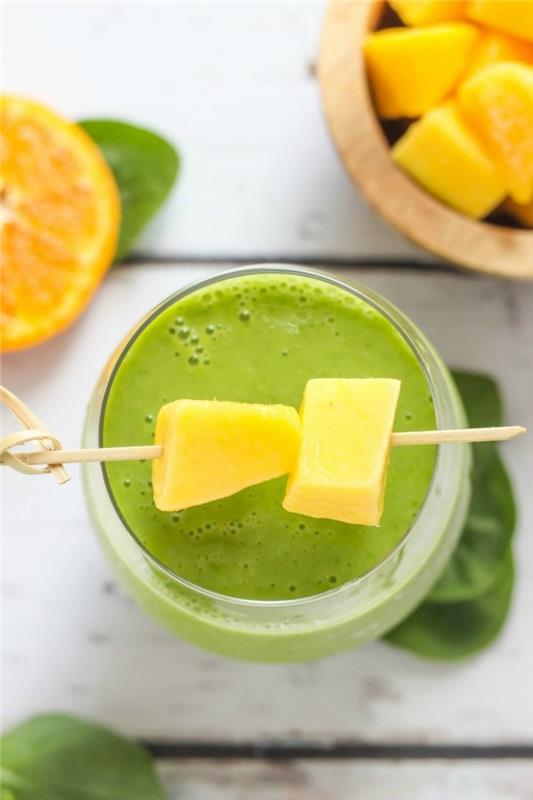 koktajl z mango i pomarańczowo-zielony