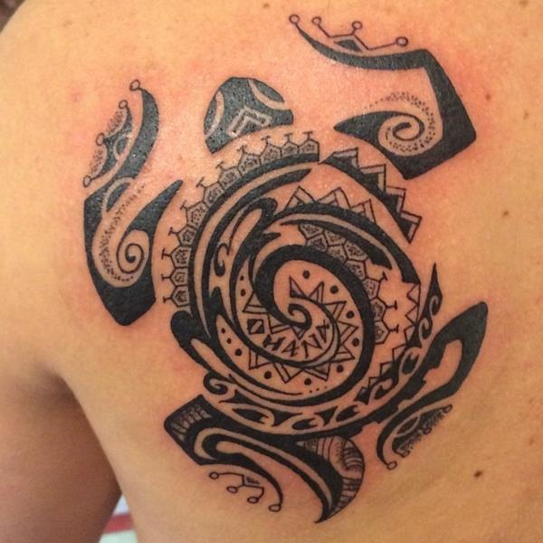 Tortue maori dos ohana tatouage