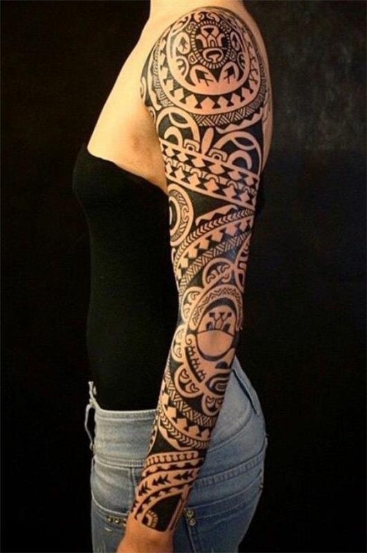 idées de tatouage à manches maoris