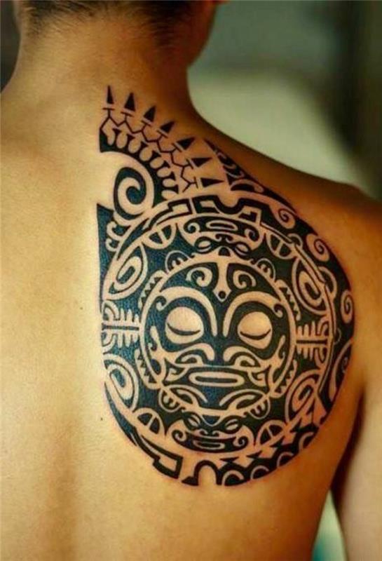 tatouage maori hommes tatouage cou épaule