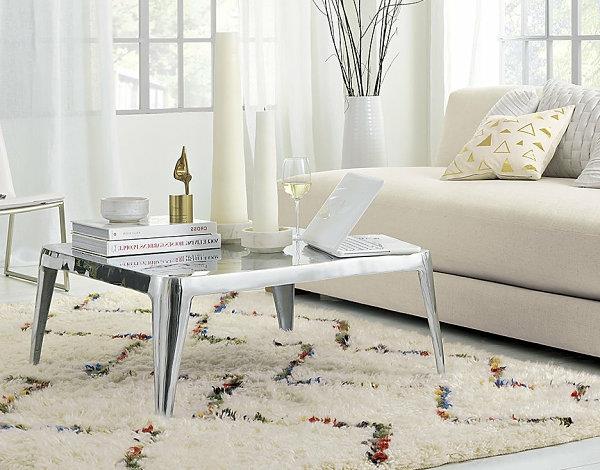 tables basses massives en métal haute brillance style industriel