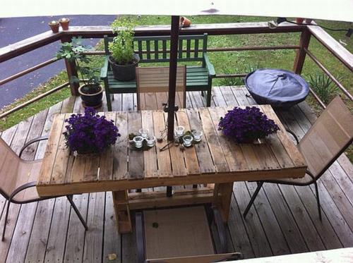 meubles en bois palettes noir table terrasse