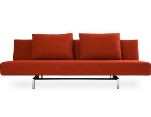 poddasze meble sofa poduszki czerwone wzory