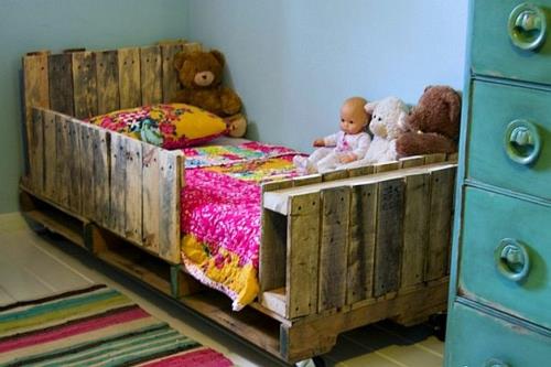 meubles palettes en bois chambre de bébé treillis rustique