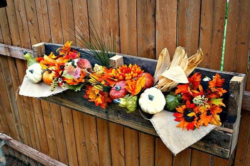 meubles palettes en bois étagères fonctionnelles clôture jardin fleurs