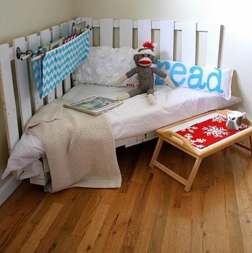 meubles palettes en bois parquet en bois idée de lit d'angle bébé