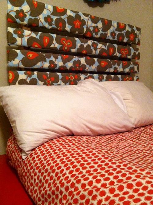 meubles palettes en bois chambre tête de lit fleurs tissu vêtu