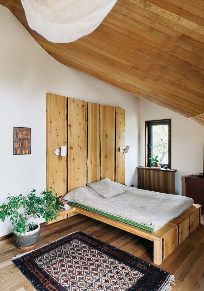 غرفة نوم على الطراز البيئي مع أثاث مصنوع من مواد طبيعية