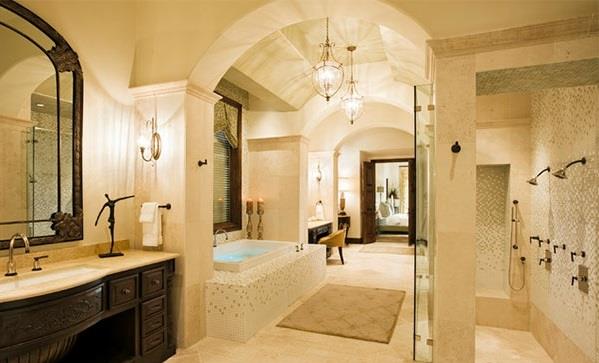 La salle de bain méditerranéenne conçoit une baignoire ambiance beige