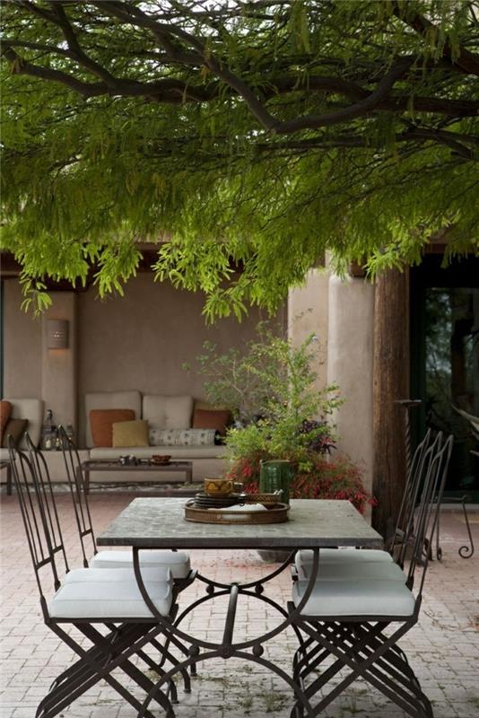 Espace repas design jardin méditerranéen