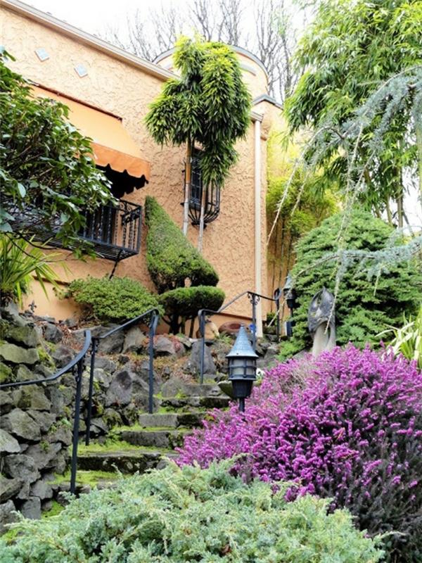 jardin méditerranéen fleurs méditerranéennes et escaliers de jardin