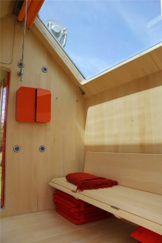 minimalizm architektura świetlik rozkładane łóżko drewno
