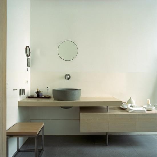minimalistyczne, piętrowe szafki do mycia, czyste linie