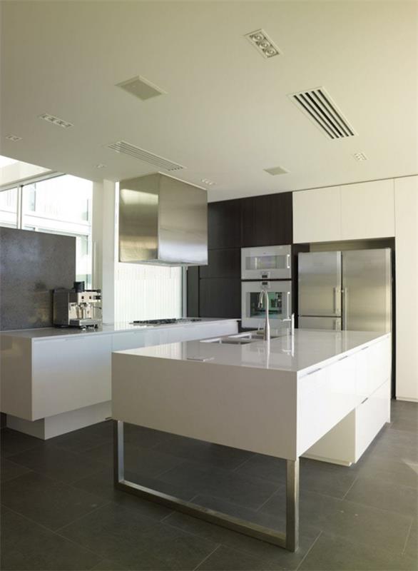 minimalistyczny projekt kuchni w kolorze białym pomysł na mieszkanie w domu