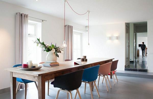 meubles de salle à manger modernes minimalistes table en bois chaises colorées