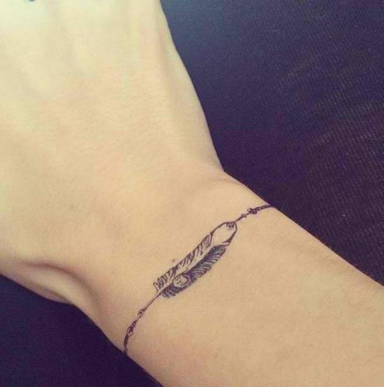 plume de tatouage bracelet minimaliste