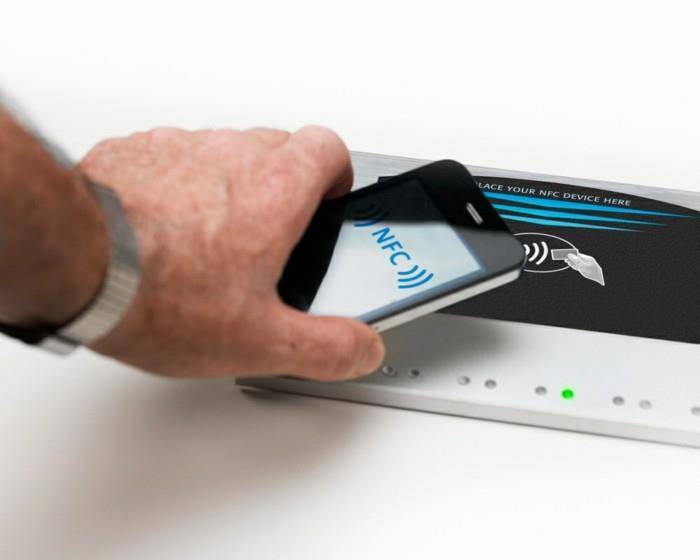 payer avec un téléphone portable illu nfc