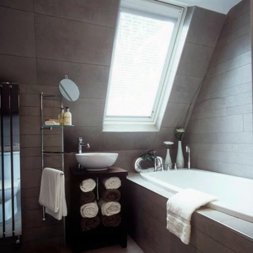 serviettes de bain grenier salle de bain lucarne moderne