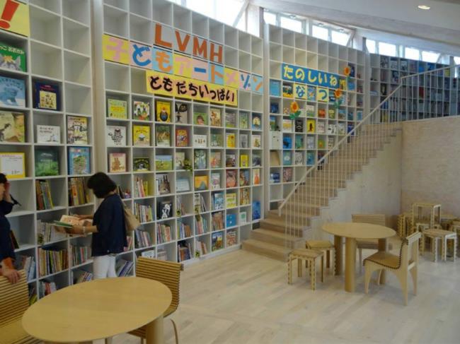 Nowoczesna architektura Fukushima Kids Center charytatywna biblioteka