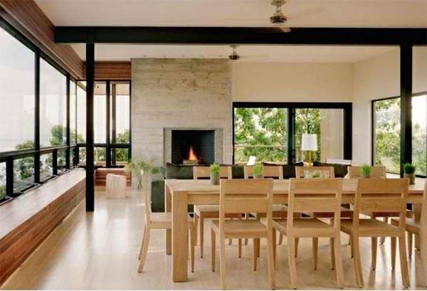 salle à manger moderne table à manger avec chaises entièrement en bois foyer ouvert salon