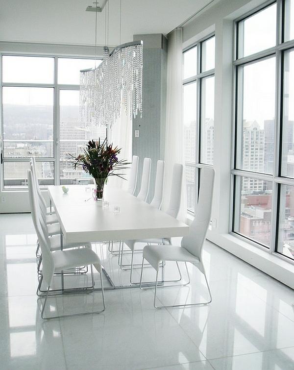 salle à manger moderne entièrement en carrelage blanc minimaliste