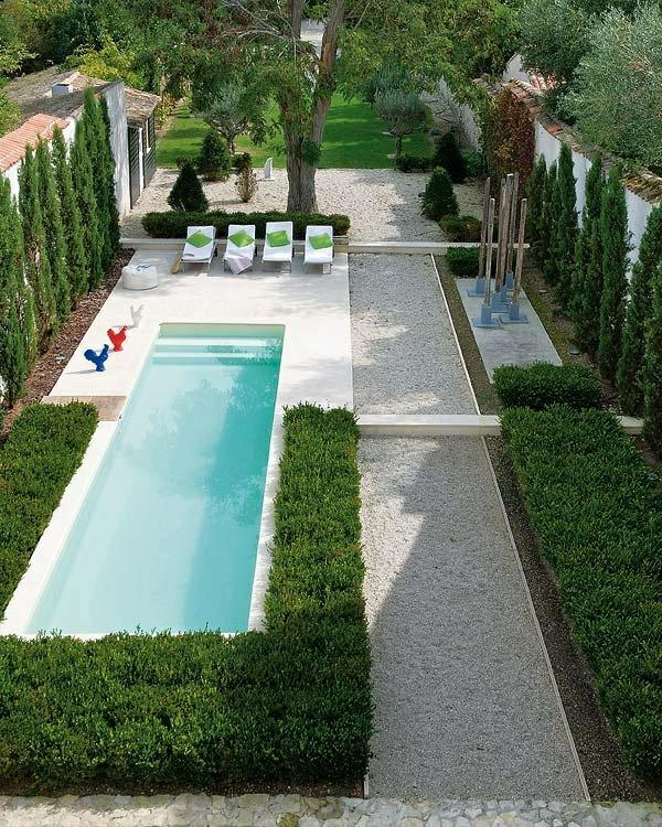 nowoczesne przykłady projektowania ogrodów żwir basenowy