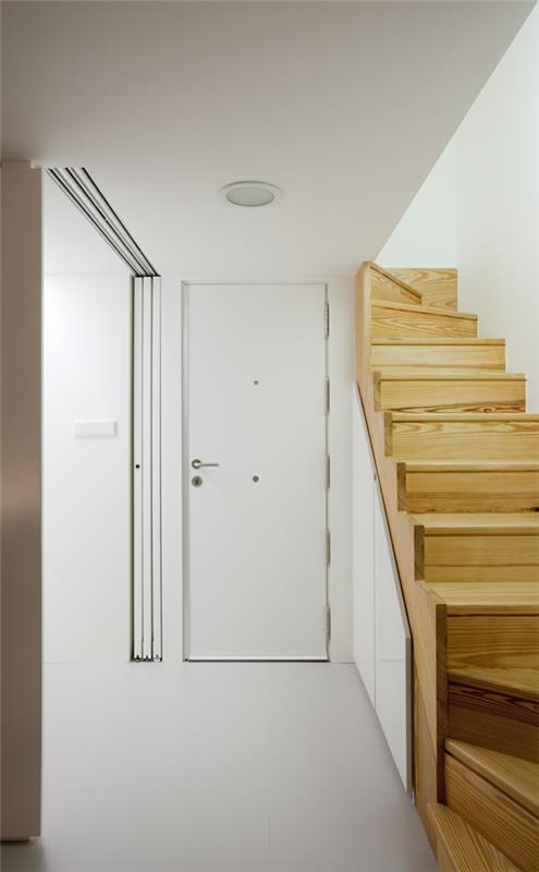 villa moderne en espagne design d'intérieur escaliers en bois