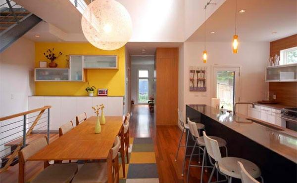 salle à manger moderne table en bois îlot de cuisine couleur de mur jaune