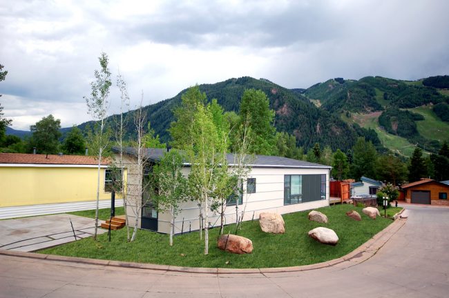 Kompaktní dům k trvalému pobytu podle jednoho z nejžádanějších projektů Hive Modular (USA) v horách Colorada