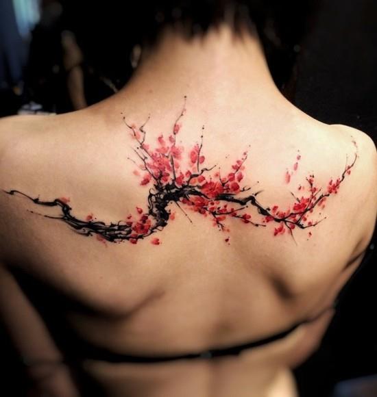 mistyczny pomysł na tatuaż z kwiatem wiśni