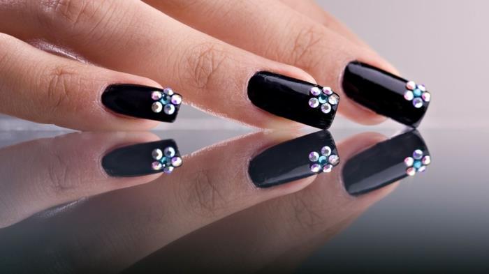 stylizacja paznokci trendy w czarnych kwiatach paznokci