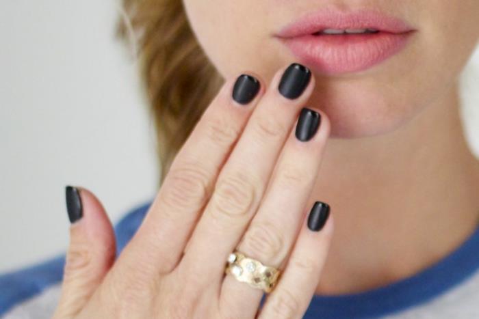 stylizacja paznokci czarny francuski manicure styl życia