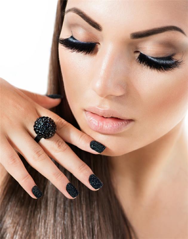 Nail design czarne pomysły akcesoria do makijażu oczu