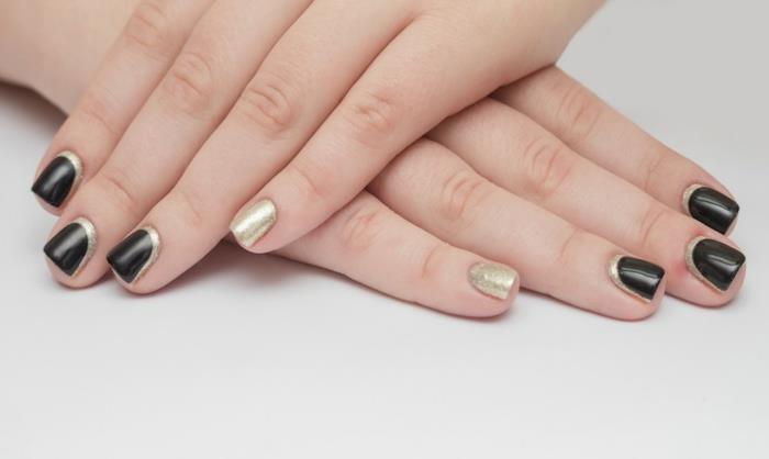 pomysły na lakier do paznokci czarny złoty francuski manicure