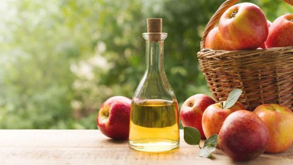 naturalne spalacze tłuszczu spożywanie świeżych jabłek ocet jabłkowy zmniejsza złogi tłuszczu