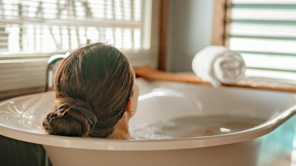 naturalne środki wspomagające sen w celu zwalczania wypłacalności podczas kąpieli