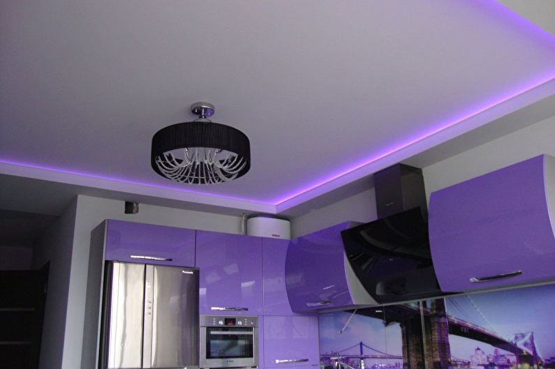 سقف ممتد في المطبخ - إضاءة وإضاءة