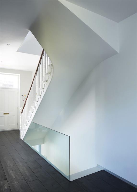 Naugestaltung lens house londres couloir escalier verre lumineux