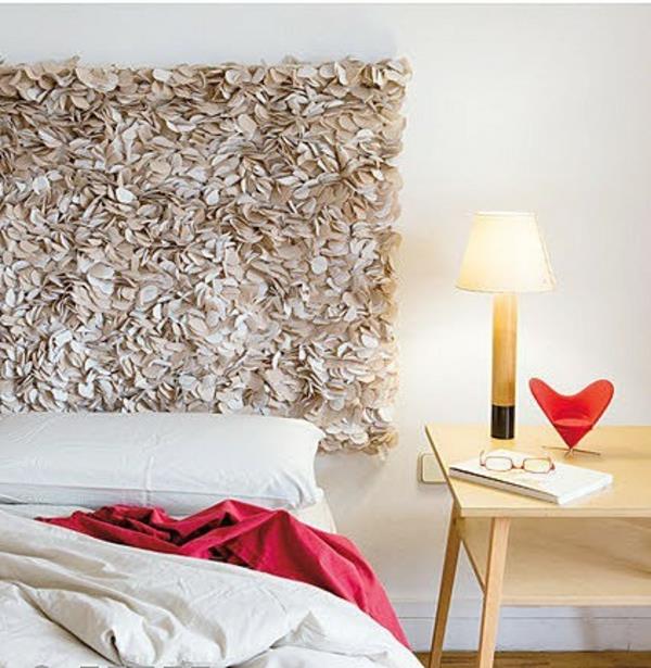 joli lit de chambre orné créatif
