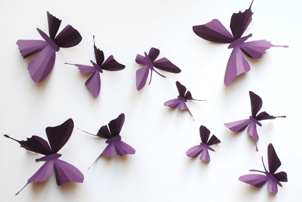 3D papírové motýly na zdi