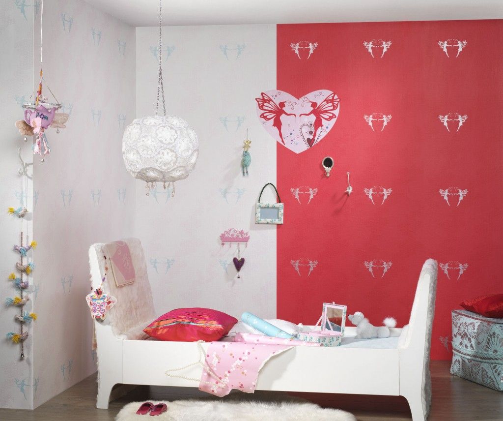 Foto 12 - Rafinovaná červenobílá tapeta v dívčím pokoji