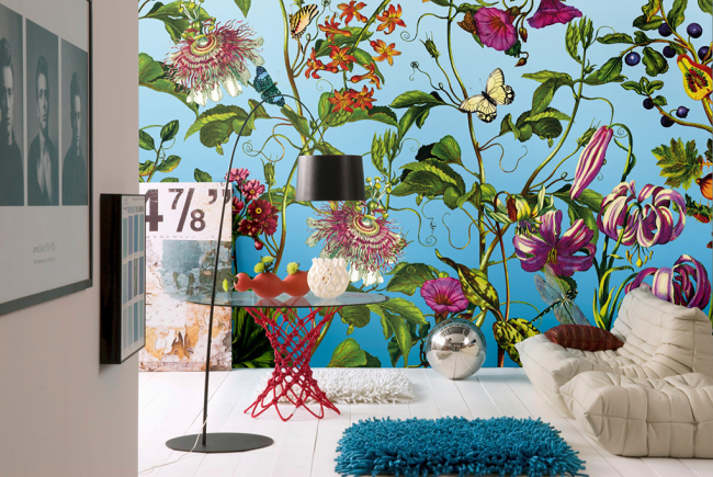 Krásná dekorace na zeď s vliesovou fototapetou květin