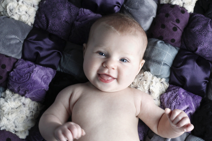 Тъкани с различни текстури развиват тактилните сетива на бебето