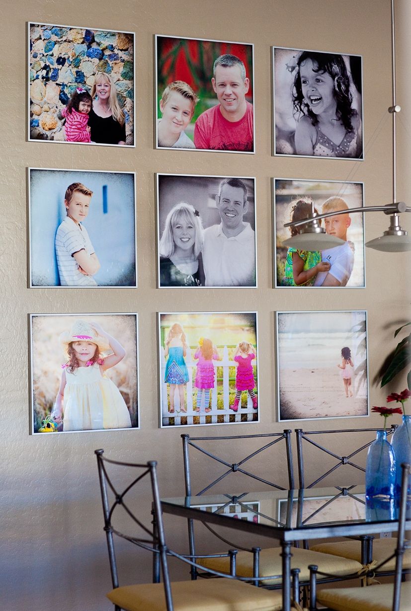 Ярки многоцветни семейни снимки на стената в трапезарията